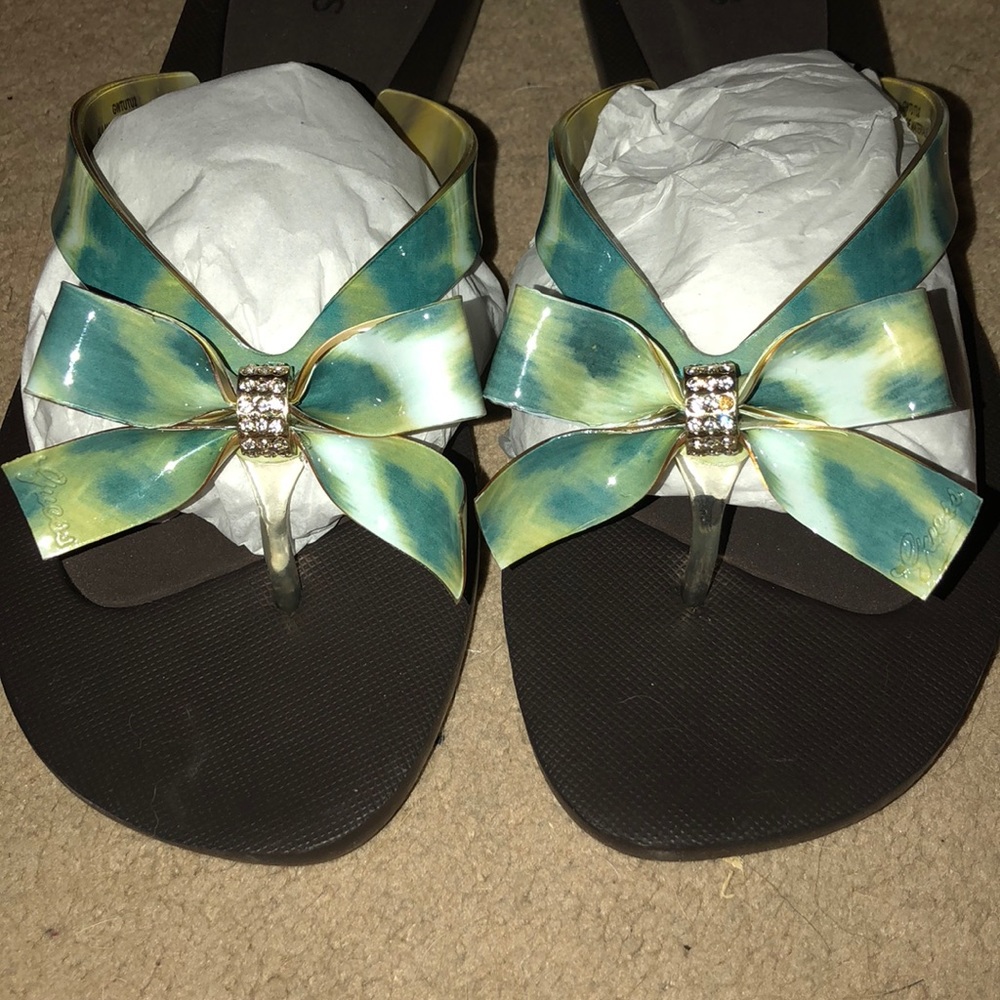Guess flip flops - Picture 3 of 4
